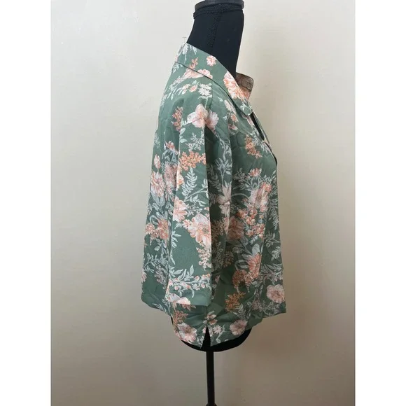 NWOT Cupcakes and Cashmere Floral Short Button Down Shirt Sage Green Large - Picture 4 of 16